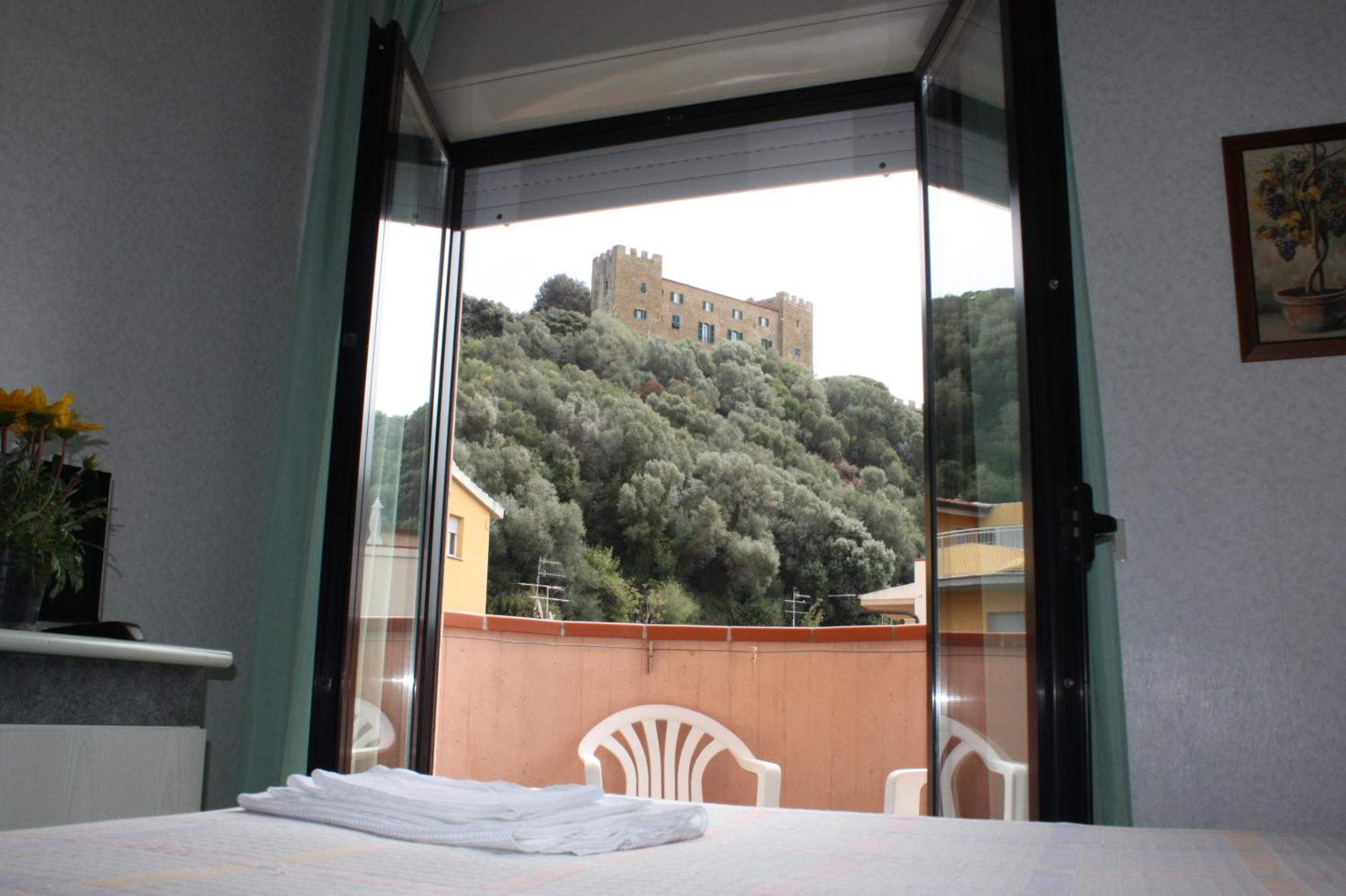Hotel Aurora Castiglione della Pescaia Bagian luar foto